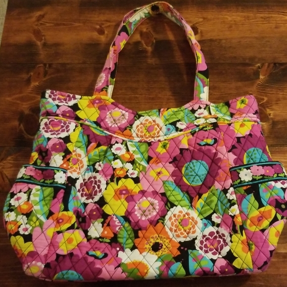 Vera Bradley Handbags - Vera Bradley Zipper Tote